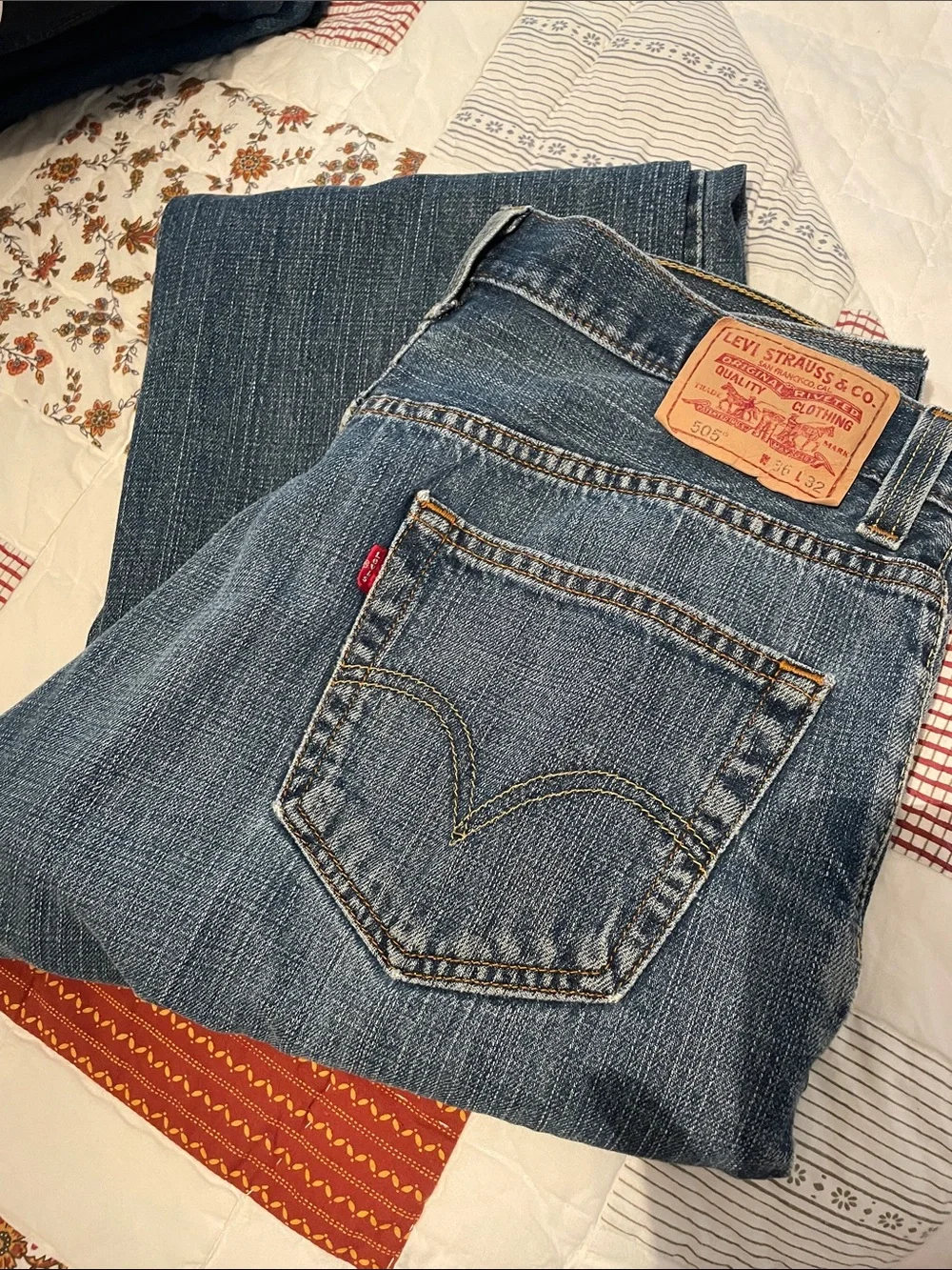 Levi’s 505 Men’s Classic 5 pocket straight leg jeans in size 36 x 32